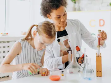 ¿Por qué el 11 de febrero se celebra el Día Internacional de la Mujer y la Niña en la Ciencia? ¿Por qué el 11 de febrero se celebra el Día Internacional de la Mujer y la Niña en la Ciencia?