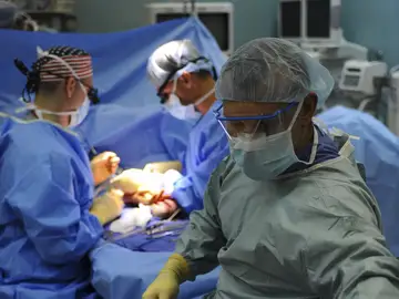 ¿Cómo ayuda una colonoscopia a prevenir el cáncer de colon? ¿Cómo ayuda una colonoscopia a prevenir el cáncer de colon?