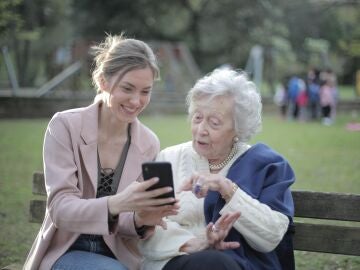 Aplicaciones útiles para el día a día de una persona mayor