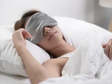 Dormir con antifaz Dormir con antifaz