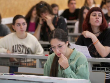 Varios estudiantes comienzan su primer examen de la EBAU en el Campus de Espinardo, perteneciente a la UMU (Universidad de Murcia)