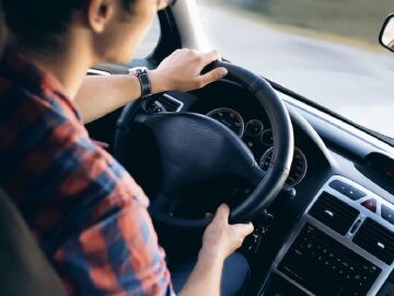 El 44% de los conductores ha tenido un susto al volante por culpa de su visión y el 30% no lee bien las señales