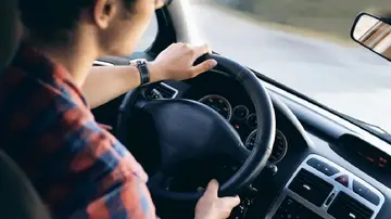 El 44% de los conductores ha tenido un susto al volante por culpa de su visión y el 30% no lee bien las señales