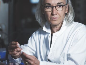 Imagen de la biofísica Eva Nogales, desde su laboratorio en la Universidad de California en Berkeley