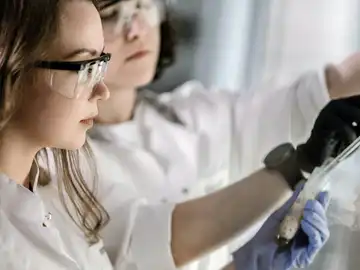 La discriminación de las mujeres científicas continúa 156 años después del nacimiento de Marie Curie La discriminación de las mujeres científicas continúa 156 años después del nacimiento de Marie Curie