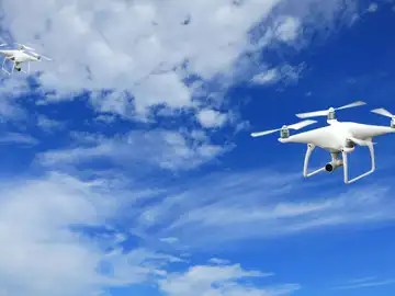Drones que previenen paradas cardiacas utilizando desfibriladores mientras llegan las ambulancias Drones que previenen paradas cardiacas utilizando desfibriladores mientras llegan las ambulancias