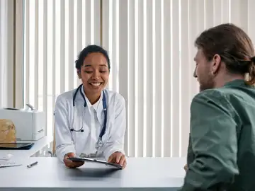 Los pacientes atendidos por una doctora sufren menos mortalidad y reingresos hospitalarios Los pacientes atendidos por una doctora sufren menos mortalidad y reingresos hospitalarios