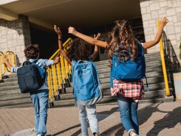 Publicar fotos de la vuelta al colegio puede poner a los menores en riesgo