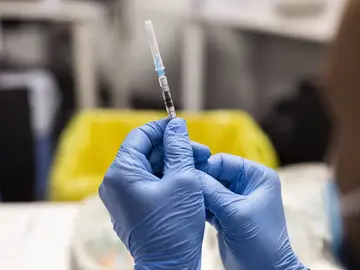 Cataluña llama a vacunar de la polio a niños de 6 a 8 años tras detectar el virus en el Besòs Cataluña llama a vacunar de la polio a niños de 6 a 8 años tras detectar el virus en el Besòs
