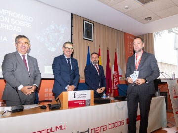 La Universidad de Murcia premia a Levanta la Cabeza por su compromiso en ciberseguridad