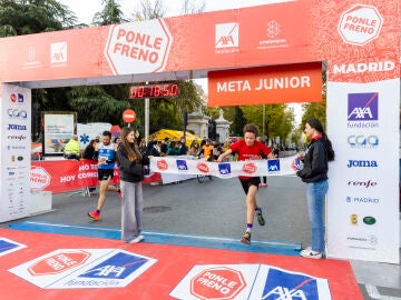 Uno de los ganadores de la Ponle Freno Madrid 2024, cruzando la meta