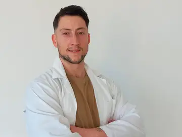 Enrique Niza González, presidente de ASINLEWY: "En España hay muy poca investigación de la demencia con Cuerpos de Lewy" Enrique Niza González, presidente de ASINLEWY: "En España hay muy poca investigación de la demencia con Cuerpos de Lewy"