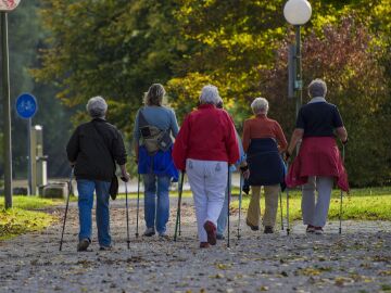 La importancia de modificar hábitos saludables para prevenir riesgos neurológicos como el ictus, demencia y depresión en los adultos mayores