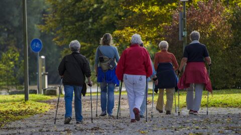 La importancia de modificar hábitos saludables para prevenir riesgos neurológicos como el ictus, demencia y depresión en los adultos mayores