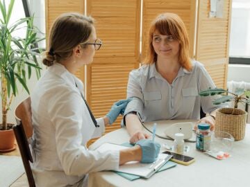 Una de cada dos mujeres cree que no se les diagnostica con el mismo esfuerzo que a los hombres