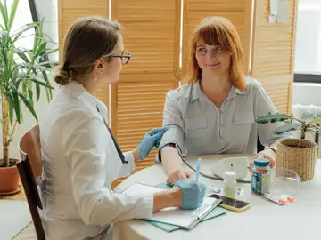 Una de cada dos mujeres cree que no se les diagnostica con el mismo esfuerzo que a los hombres Una de cada dos mujeres cree que no se les diagnostica con el mismo esfuerzo que a los hombres