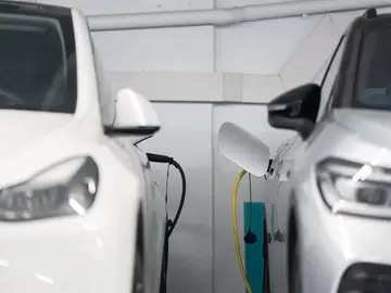 Los vehículos eléctricos superan a los coches de gasolina en impacto ambiental durante su vida útil Los vehículos eléctricos superan a los coches de gasolina en impacto ambiental durante su vida útil
