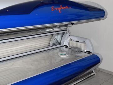 Piel aparentemente joven y ocultamente dañada, el resultado del bronceado artificial Piel aparentemente joven y ocultamente dañada, el resultado del bronceado artificial