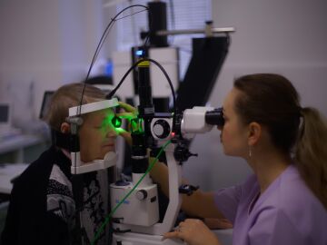 El doctor Jes&uacute;s Merayo desvela que la gran mayor&iacute;a de los pacientes de Parkinson sufren problemas con la vista que condicionan sus vidas