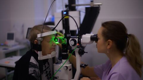 El doctor Jesús Merayo desvela que la gran mayoría de los pacientes de Parkinson sufren problemas con la vista que condicionan sus vidas