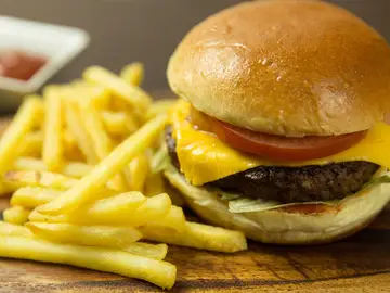 Europa pone el foco en la alimentación industrial con un panel de expertos que exige reconocer los ultraprocesados como un riesgo cardiovascular real y creciente Europa pone el foco en la alimentación industrial con un panel de expertos que exige reconocer los ultraprocesados como un riesgo cardiovascular real y creciente