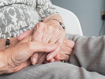 El síntoma tras una cirugía que anticipa demencia en mayores de 70 años El síntoma tras una cirugía que anticipa demencia en mayores de 70 años