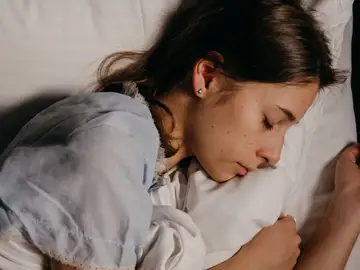 El ruido rosa durante el sueño potencia el flujo cerebral que ayuda a eliminar desechos El ruido rosa durante el sueño potencia el flujo cerebral que ayuda a eliminar desechos