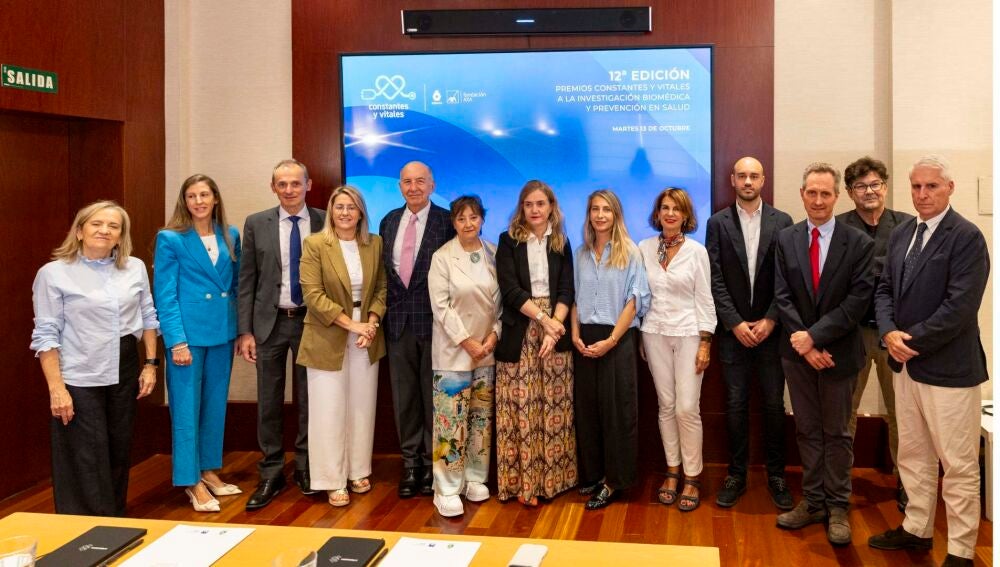 Foto de familia del jurado de los Premios Constantes y Vitales